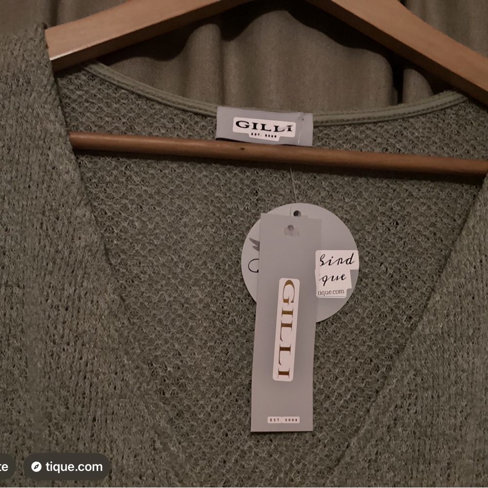 Gilli Women's Sage V-Neck Sweater